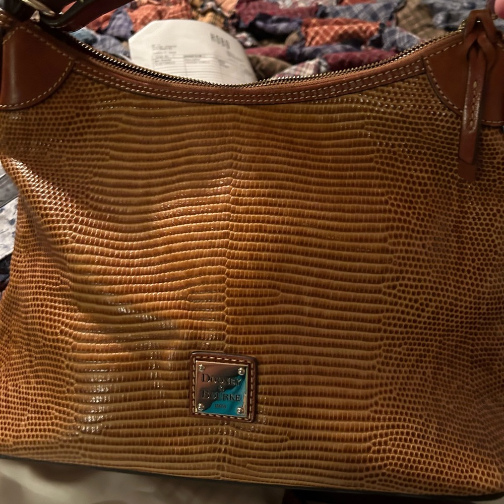 Like New Dooney & Bourke lizard embossed hobo handbag